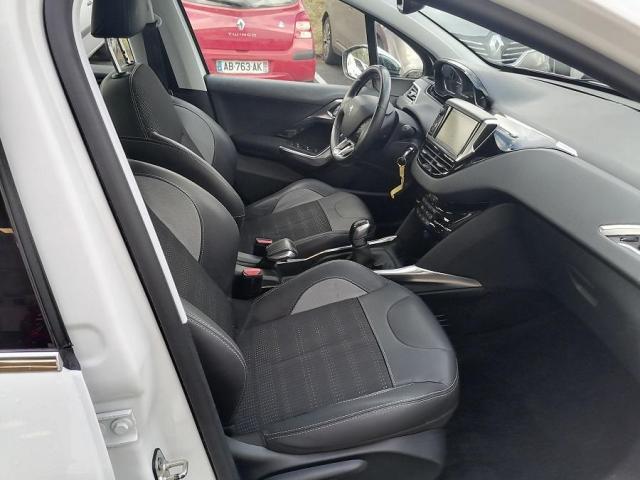 Peugeot 2008 image 3