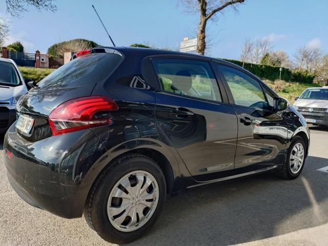 Peugeot 208 image 1
