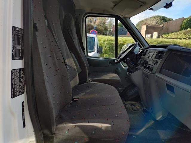 Ford Transit image 2