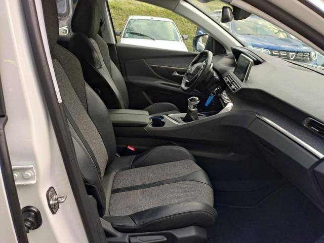 Peugeot 3008 image 2