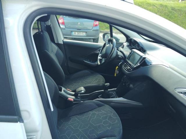 Peugeot 2008 image 1