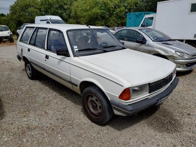 Peugeot 305 image 2