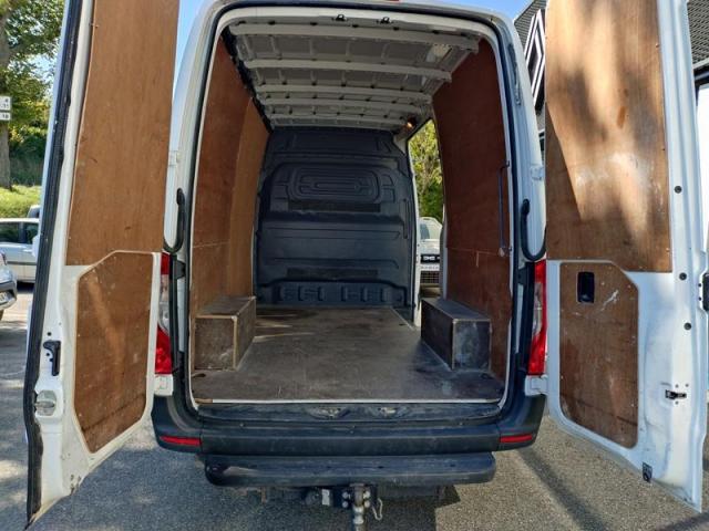 Mercedes Benz Sprinter image 2