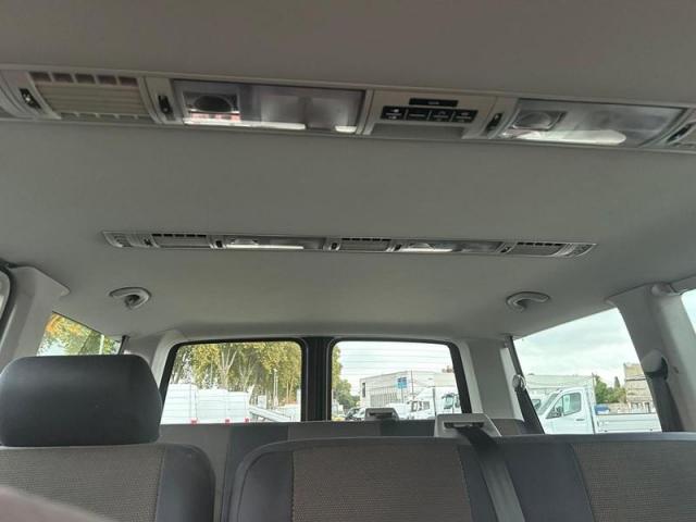 Volkswagen Caravelle image 9