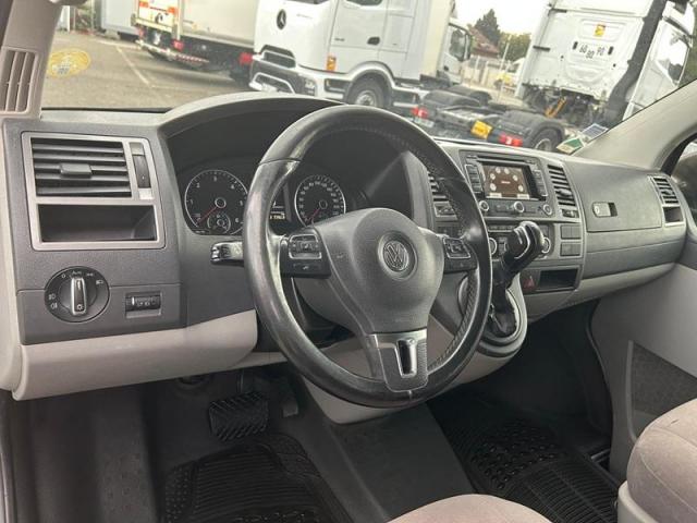 Volkswagen Caravelle image 8