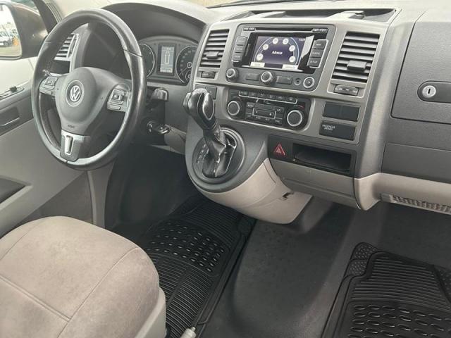 Volkswagen Caravelle image 6