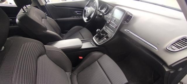 Renault Grand Scénic image 1