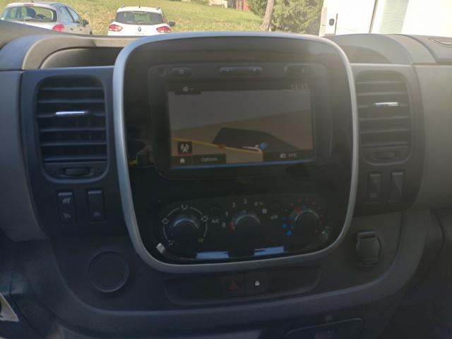 Renault Trafic image 2