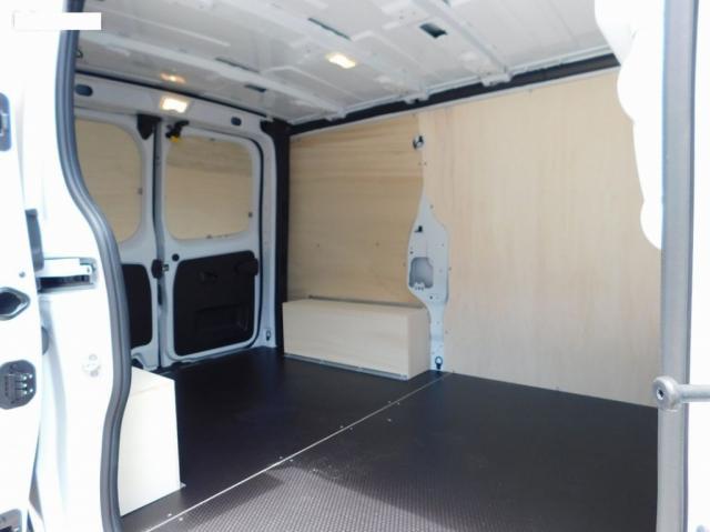 Renault Trafic image 2