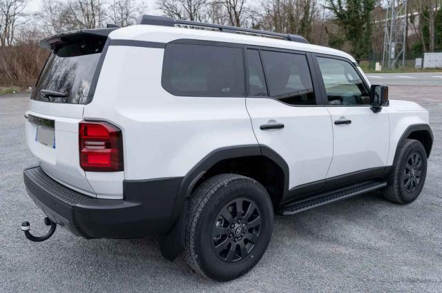 Toyota Land Cruiser image 1