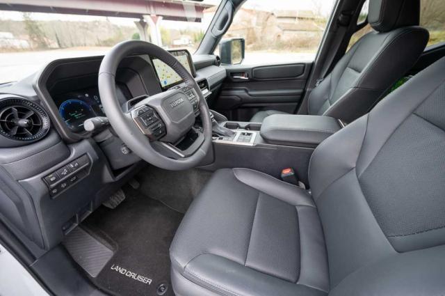 Toyota Land Cruiser image 4
