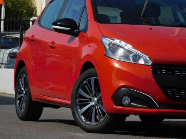 Peugeot 208 image 7