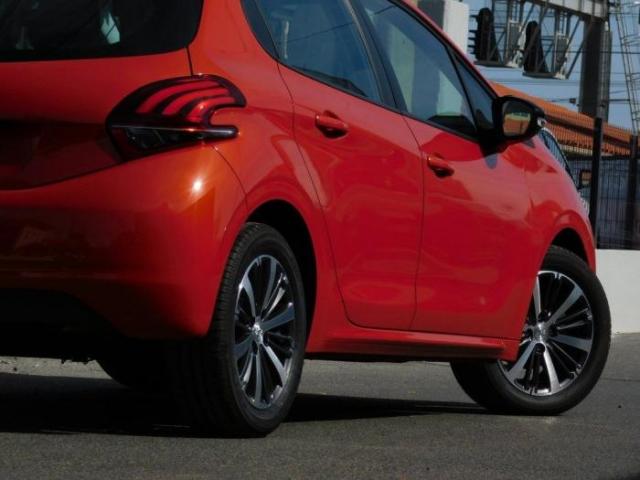 Peugeot 208 image 3