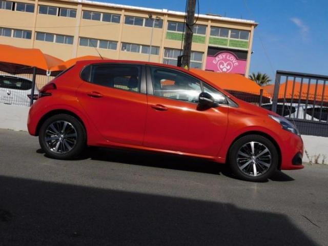 Peugeot 208 image 1