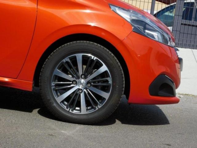 Peugeot 208 image 9