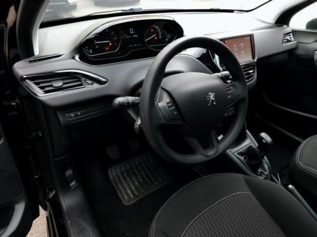 Peugeot 208 image 2