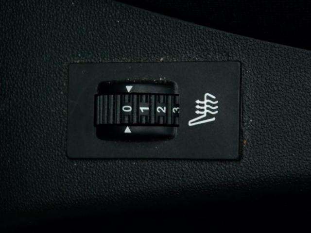 Peugeot 208 image 8