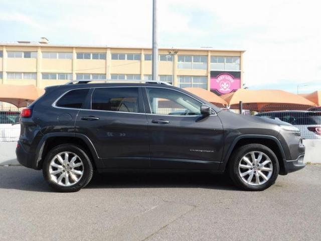 Jeep Cherokee image 3