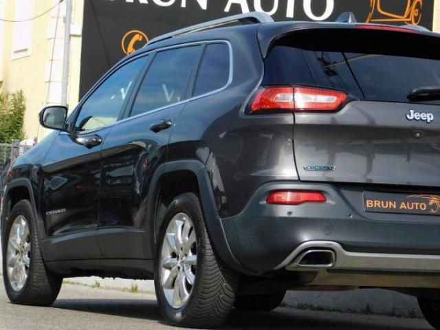 Jeep Cherokee image 8