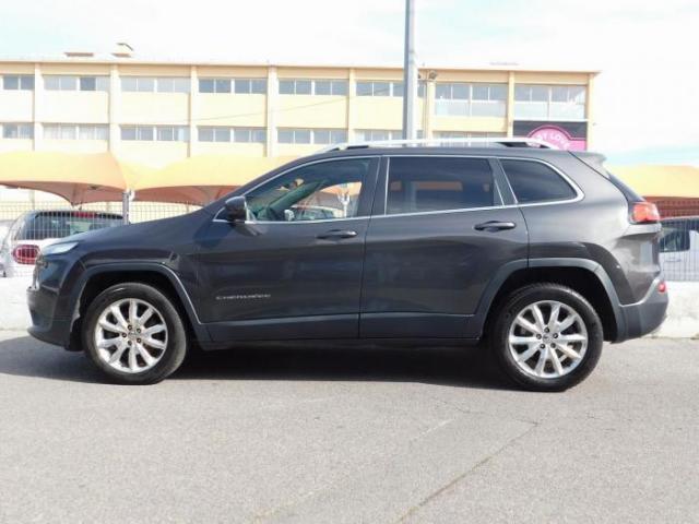 Jeep Cherokee image 5