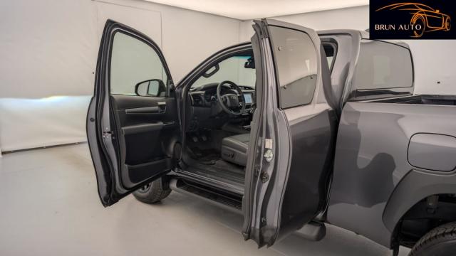 Toyota Hilux image 6