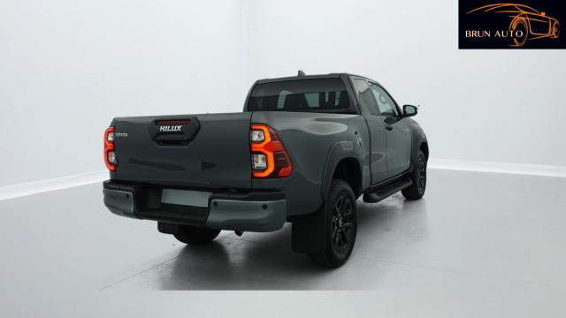 Toyota Hilux image 2