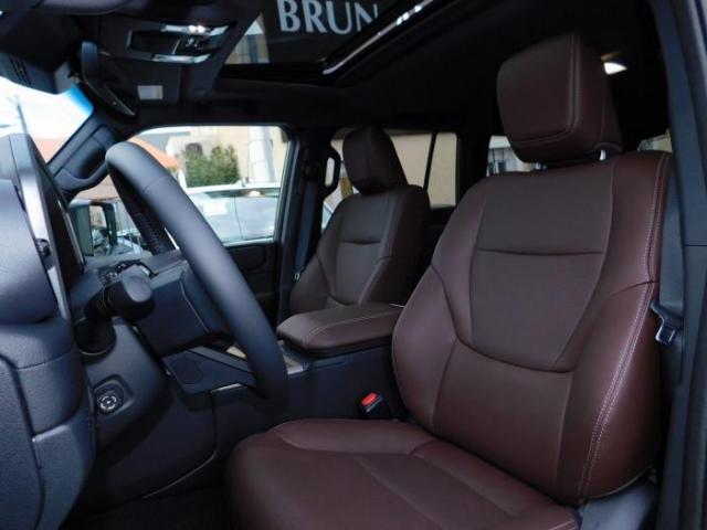 Toyota Land Cruiser image 8