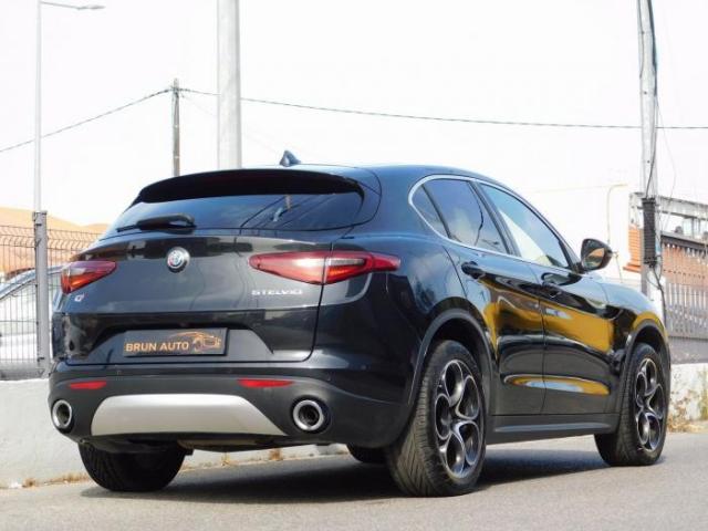 Alfa Romeo Stelvio image 9