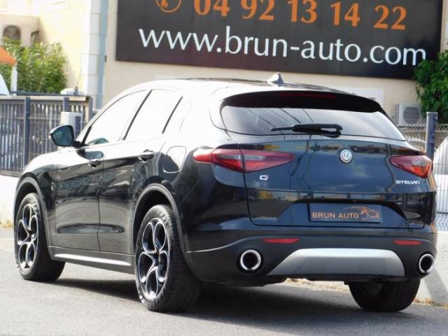 Alfa Romeo Stelvio image 7