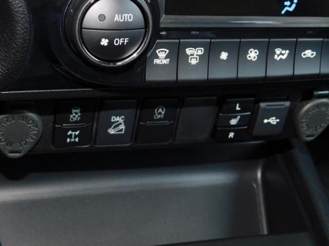 Toyota Hilux image 4