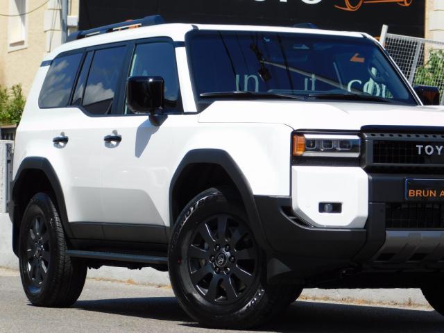 Toyota Land Cruiser image 9