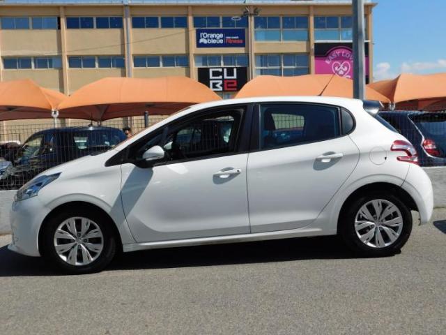 Peugeot 208 image 6