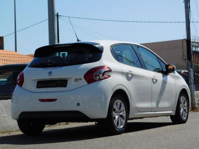 Peugeot 208 image 3