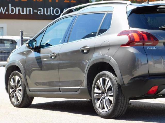Peugeot 2008 image 2