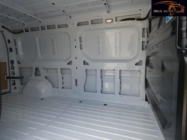 Renault Master image 2