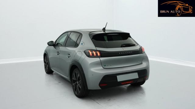 Peugeot 208 image 8