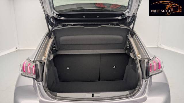 Peugeot 208 image 9