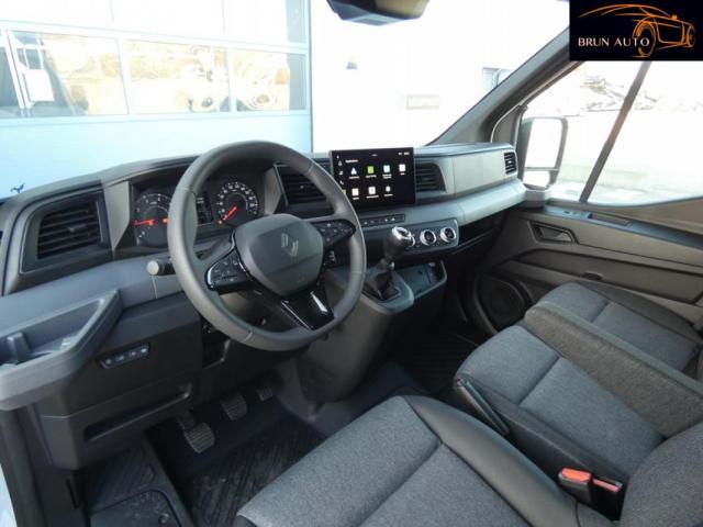 Renault Master image 2
