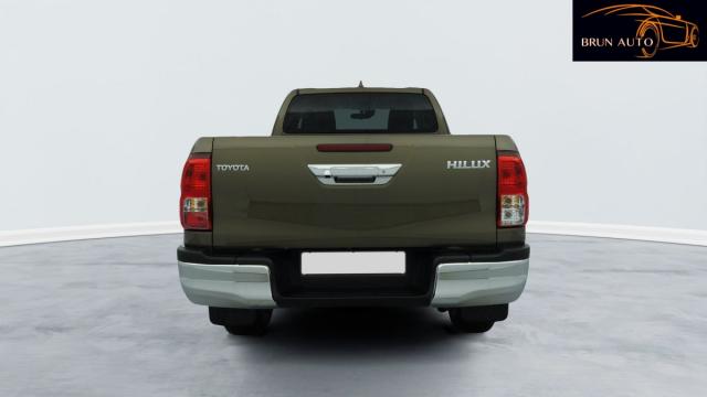 Toyota Hilux image 2