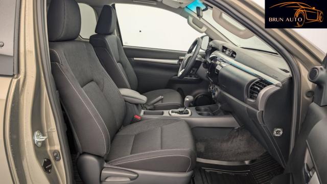 Toyota Hilux image 4
