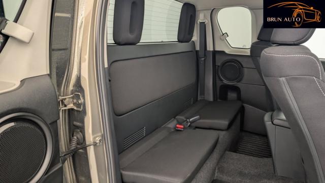 Toyota Hilux image 5