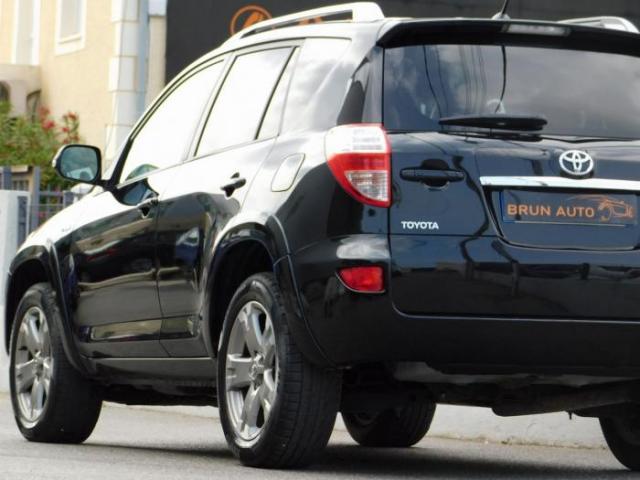 Toyota Rav4 image 2