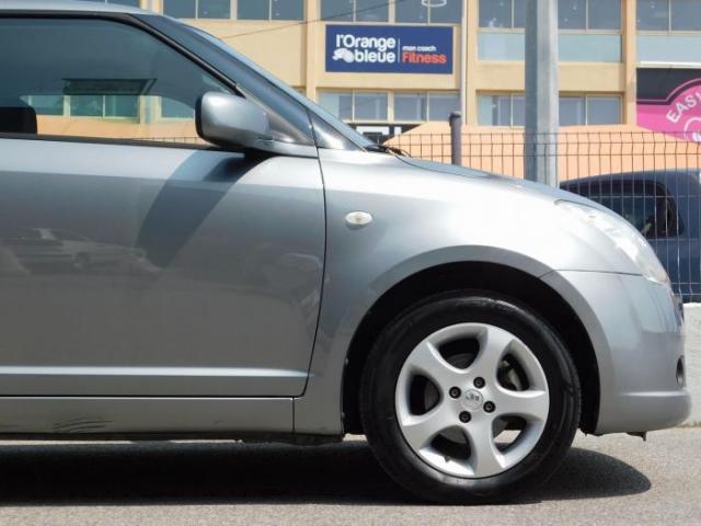 Suzuki Swift image 8