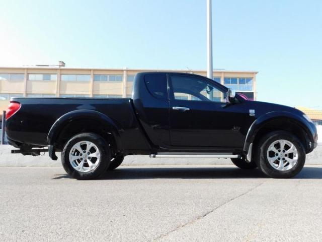 Mitsubishi L200 image 5
