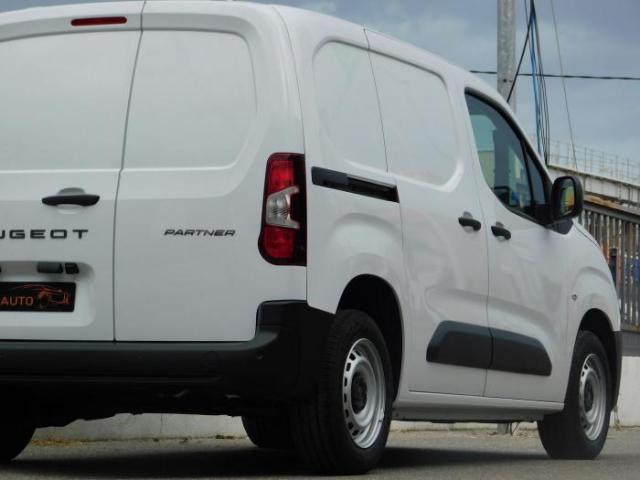 Peugeot Partner image 2