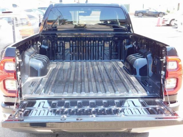 Toyota Hilux image 9