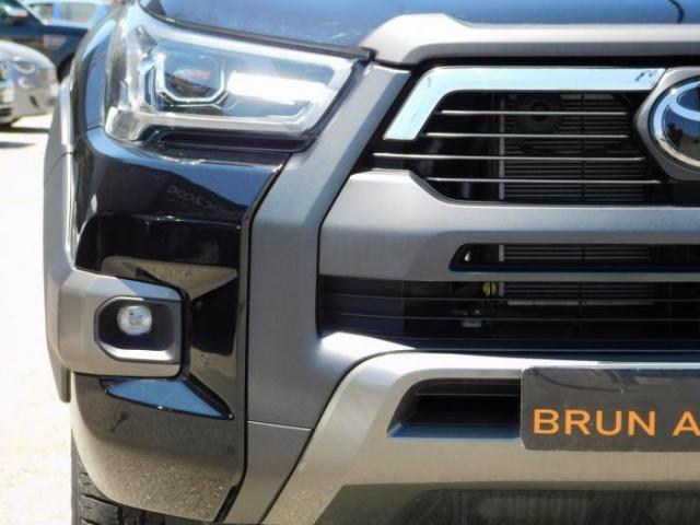 Toyota Hilux image 2