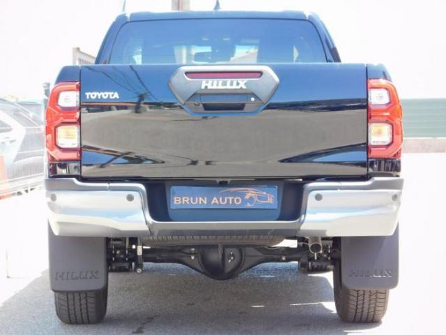 Toyota Hilux image 8