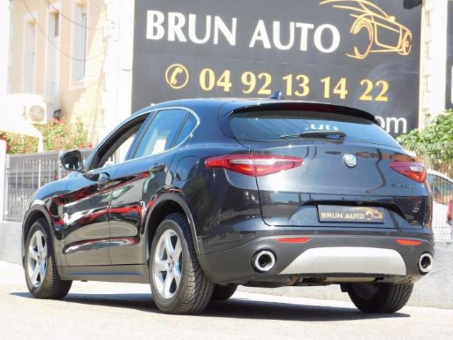 Alfa Romeo Stelvio image 9