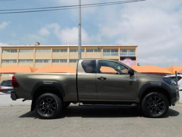 Toyota Hilux image 8